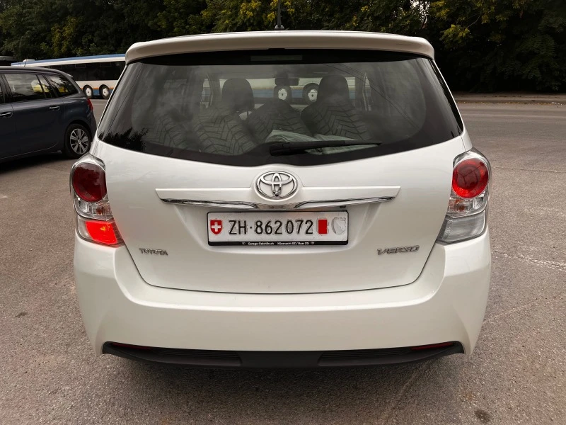 Toyota Verso 1.6 D-4D, снимка 4 - Автомобили и джипове - 46486433