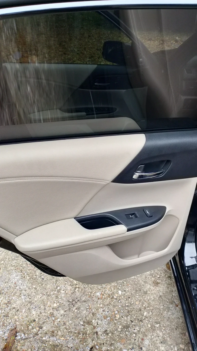 Honda Accord 2.4i, снимка 12 - Автомобили и джипове - 52097183