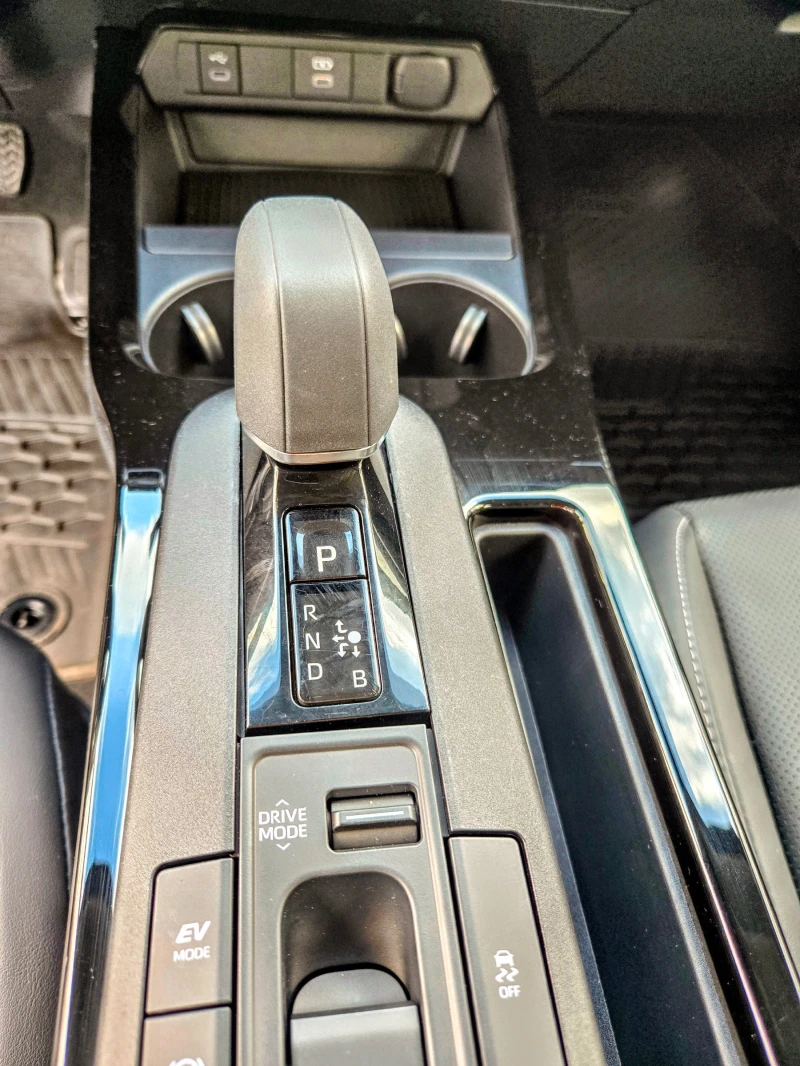 Toyota Prius XLE AWD, снимка 15 - Автомобили и джипове - 52555131