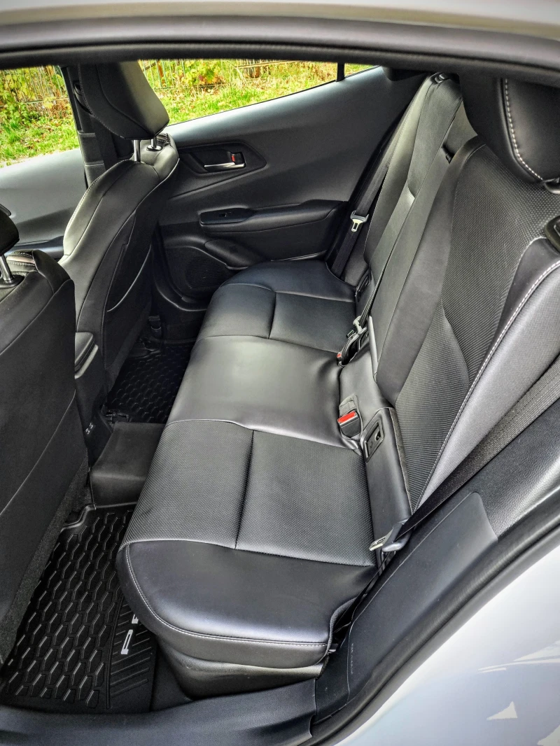 Toyota Prius XLE AWD, снимка 13 - Автомобили и джипове - 52555131