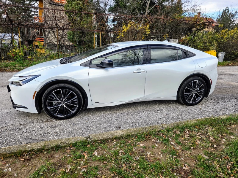 Toyota Prius XLE AWD, снимка 4 - Автомобили и джипове - 52555131