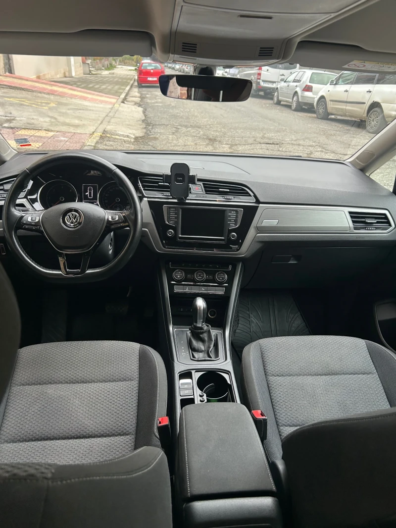 VW Touran 1.6 TDi, снимка 10 - Автомобили и джипове - 52642112