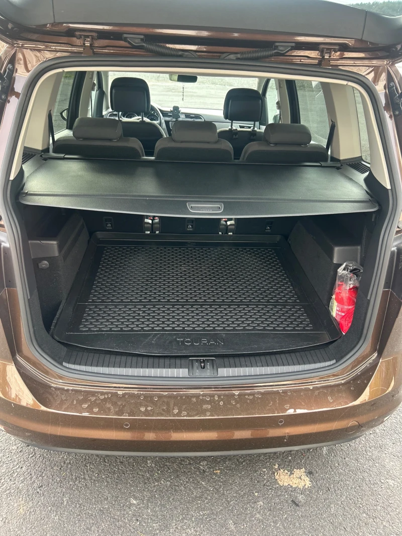 VW Touran 1.6 TDi, снимка 8 - Автомобили и джипове - 52642112
