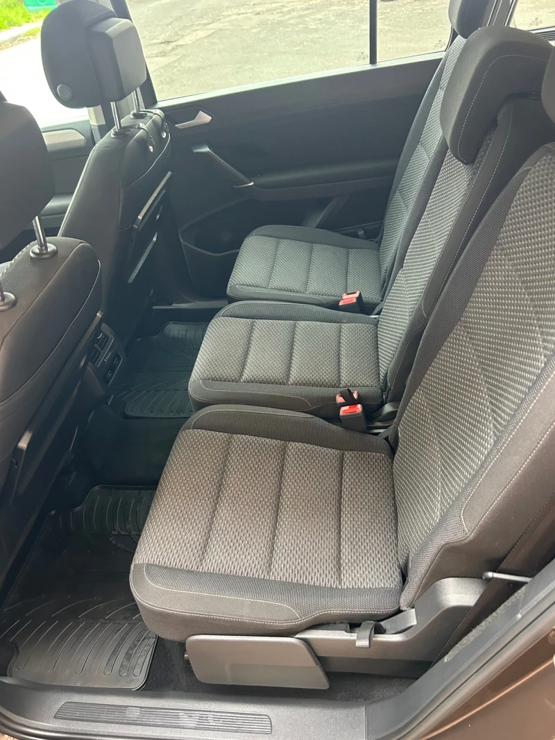 VW Touran 1.6 TDI /Nighline, снимка 5 - Автомобили и джипове - 52642112