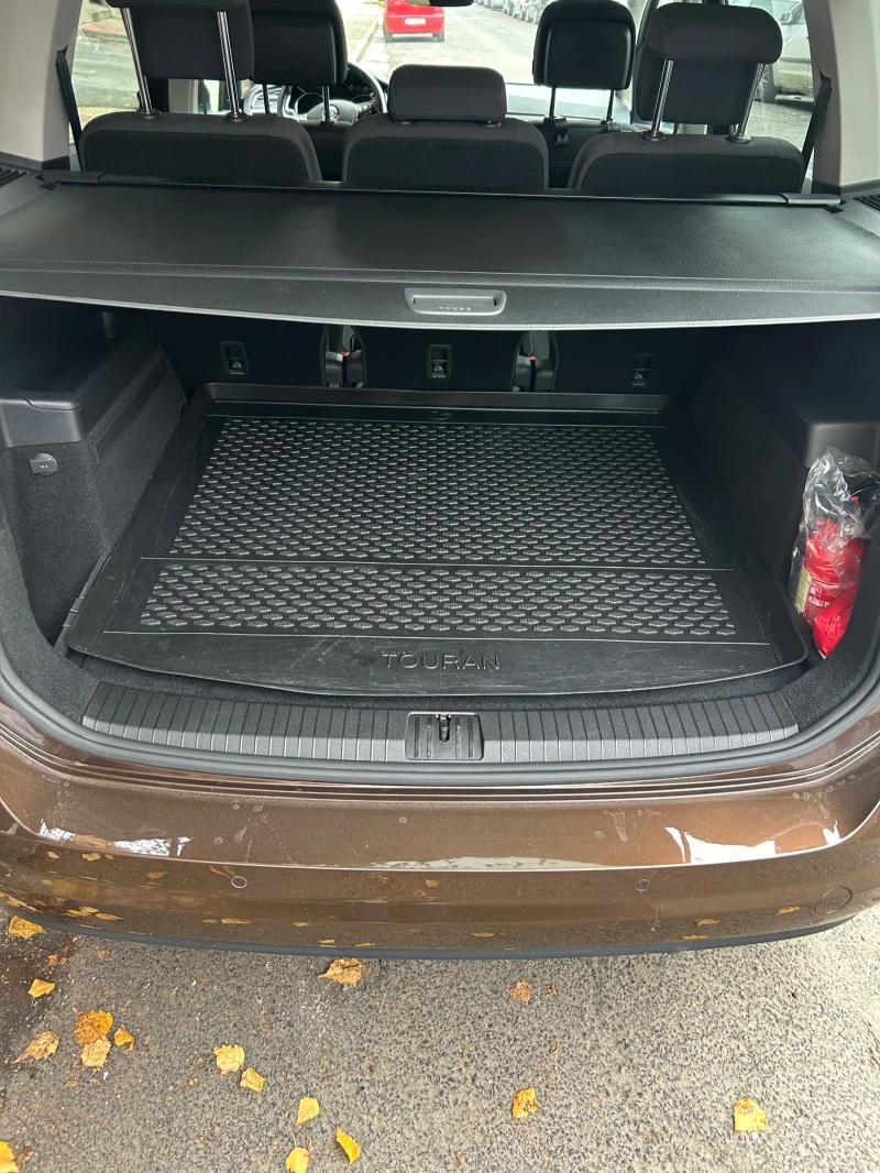 VW Touran 1.6 TDI /Nighline, снимка 11 - Автомобили и джипове - 52642112