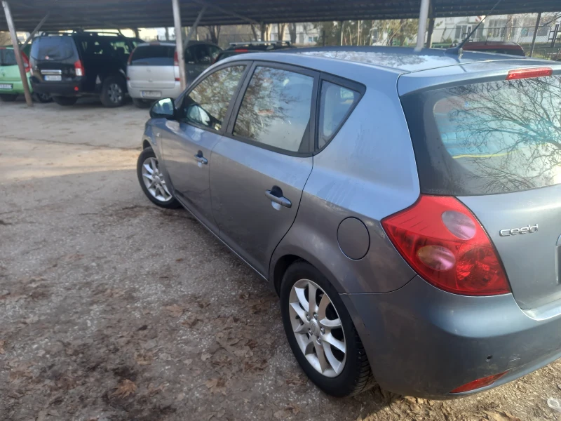 Kia Ceed 1.6 CRDI, снимка 7 - Автомобили и джипове - 52837208
