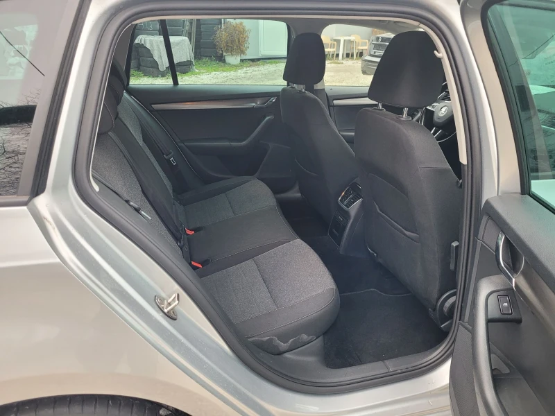 Skoda Octavia 2.0 TDI automatic digital, снимка 9 - Автомобили и джипове - 52882101