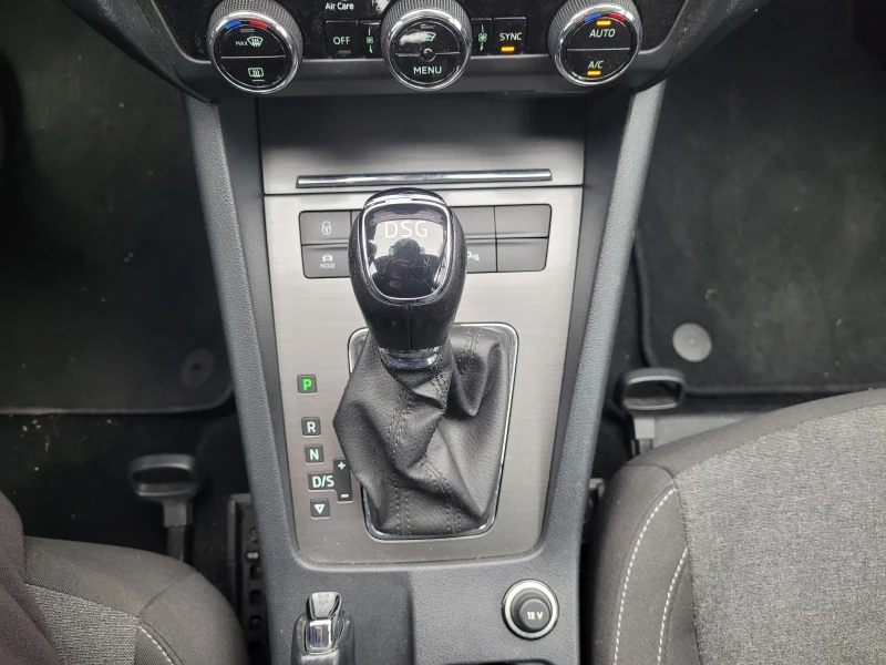 Skoda Octavia 2.0 TDI automatic digital, снимка 13 - Автомобили и джипове - 52882101