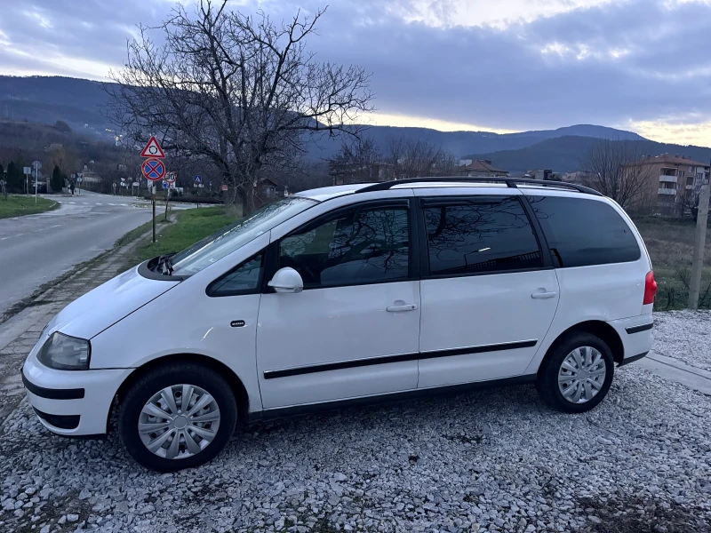 VW Sharan 1.9 TDI 7 местен, снимка 5 - Автомобили и джипове - 53478806