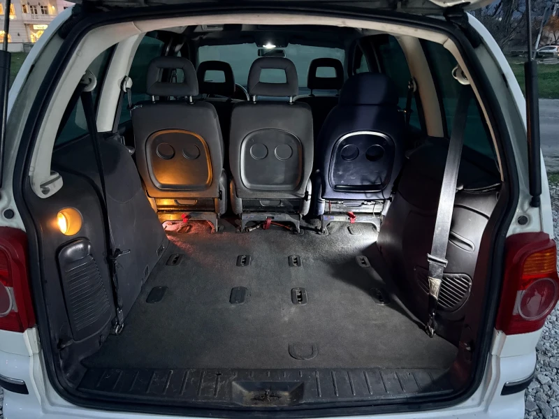 VW Sharan 1.9 TDI 7 местен, снимка 13 - Автомобили и джипове - 53478806