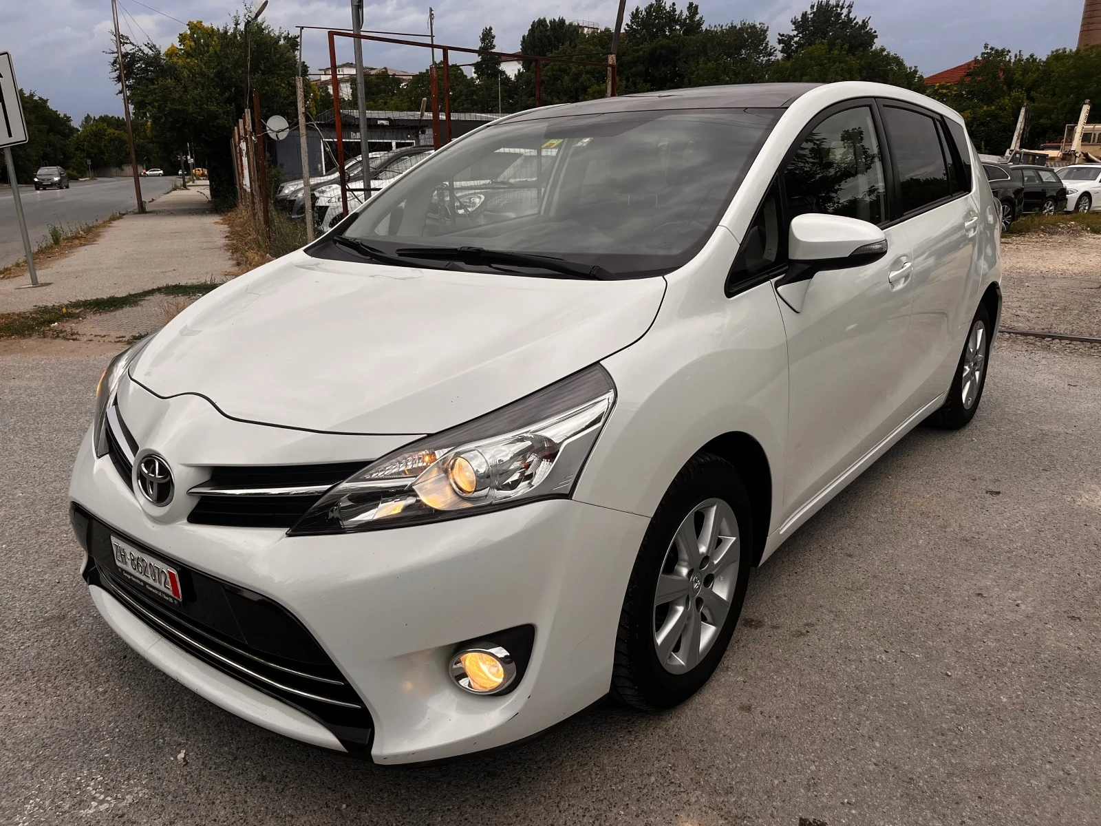 Toyota Verso 1.6 D-4D - изображение 2