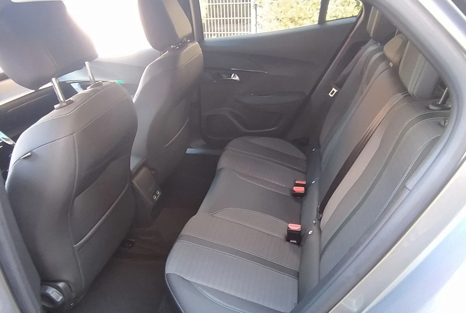 Peugeot 2008 ELECTRIC/ALLURE/136HP/360/SHZ/NAVI/LED/E162 - изображение 7