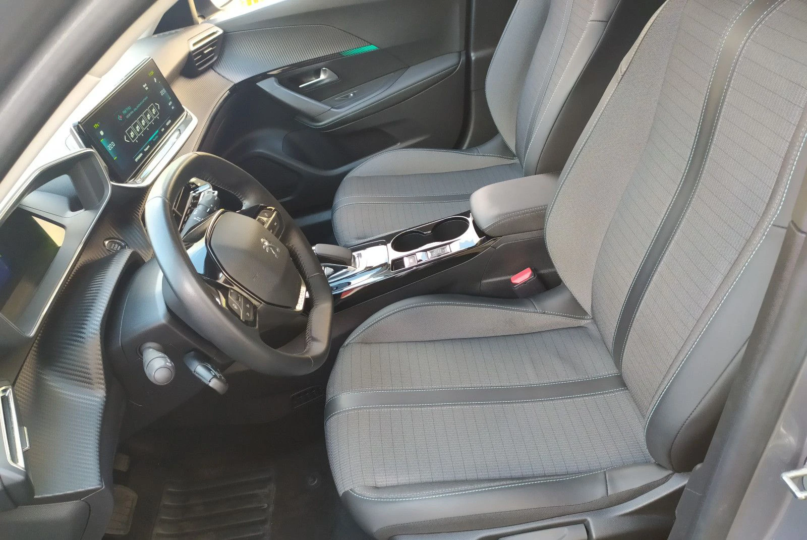 Peugeot 2008 ELECTRIC/ALLURE/136HP/360/SHZ/NAVI/LED/E162 - изображение 6