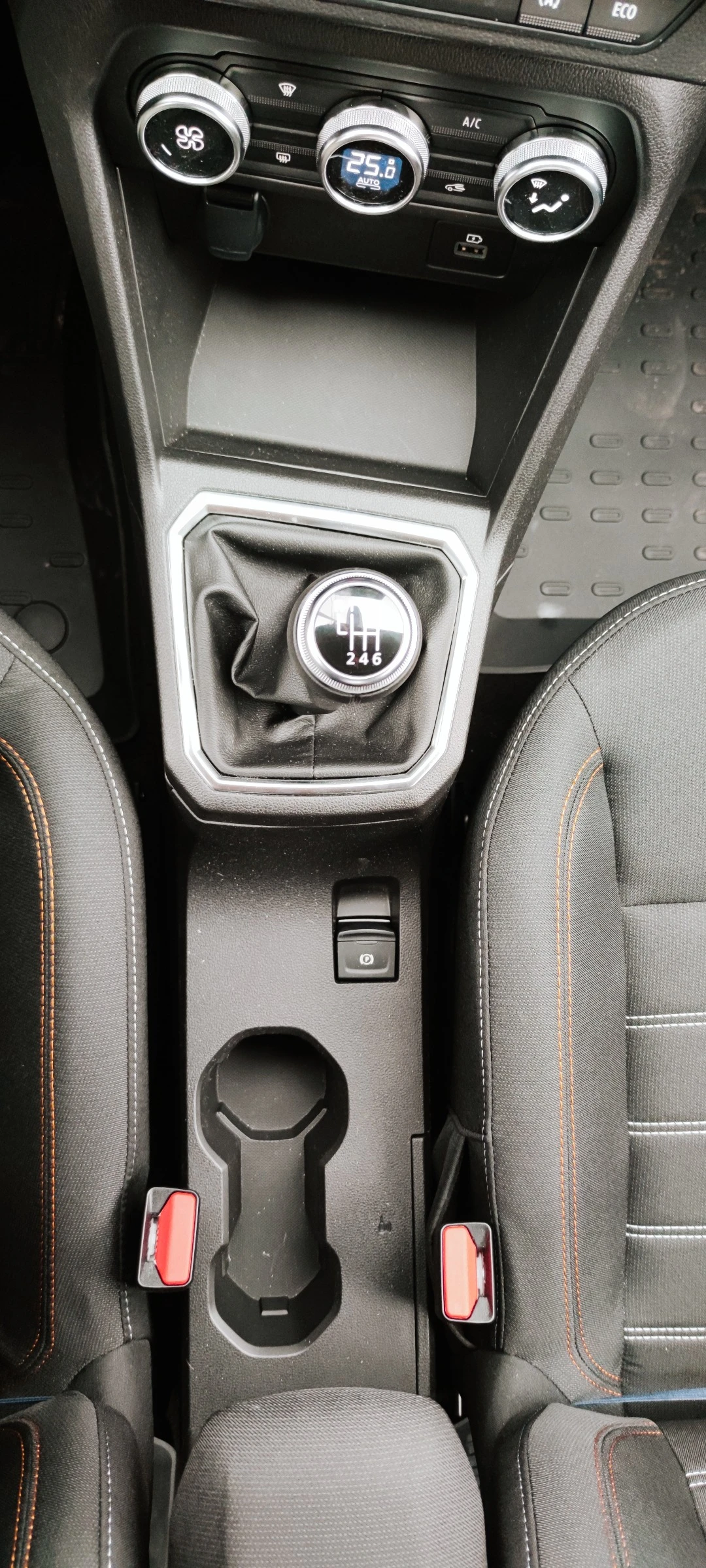 Dacia Sandero  Stepway 1.0 Tce Eco-G - изображение 7