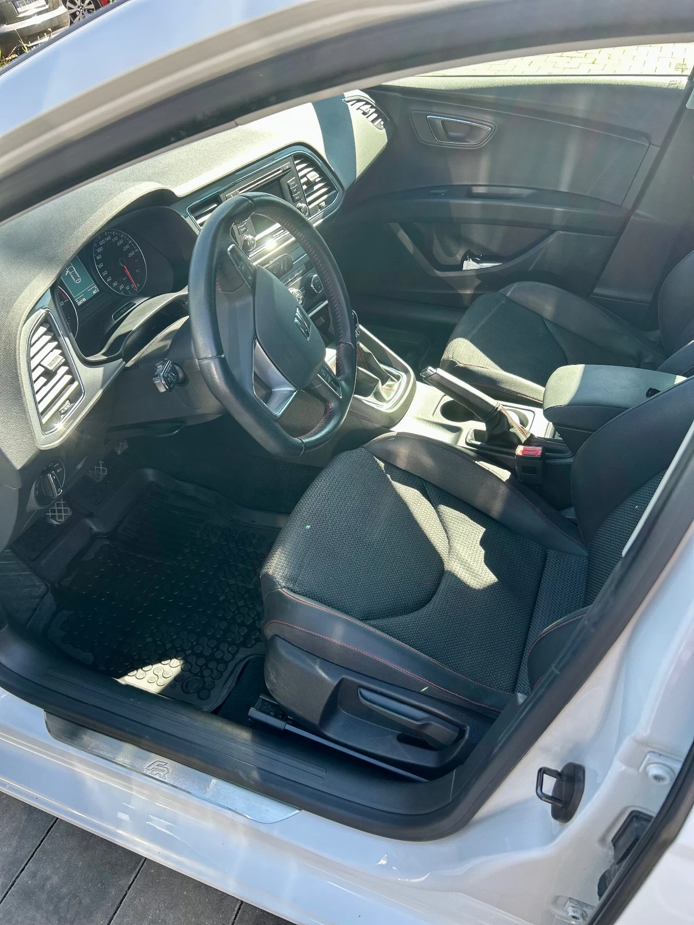 Seat Leon 2.0 TDI FR - изображение 6