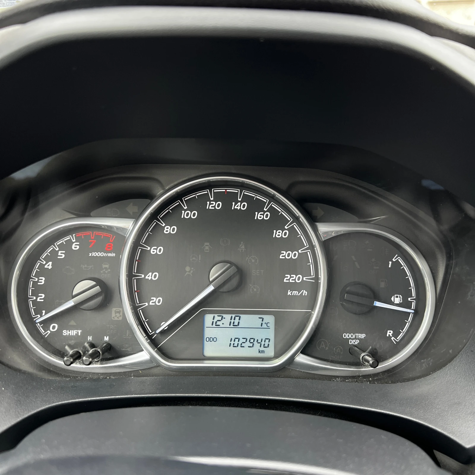 Toyota Yaris 1.5 VVT-i, снимка 10 - Автомобили и джипове - 53213789