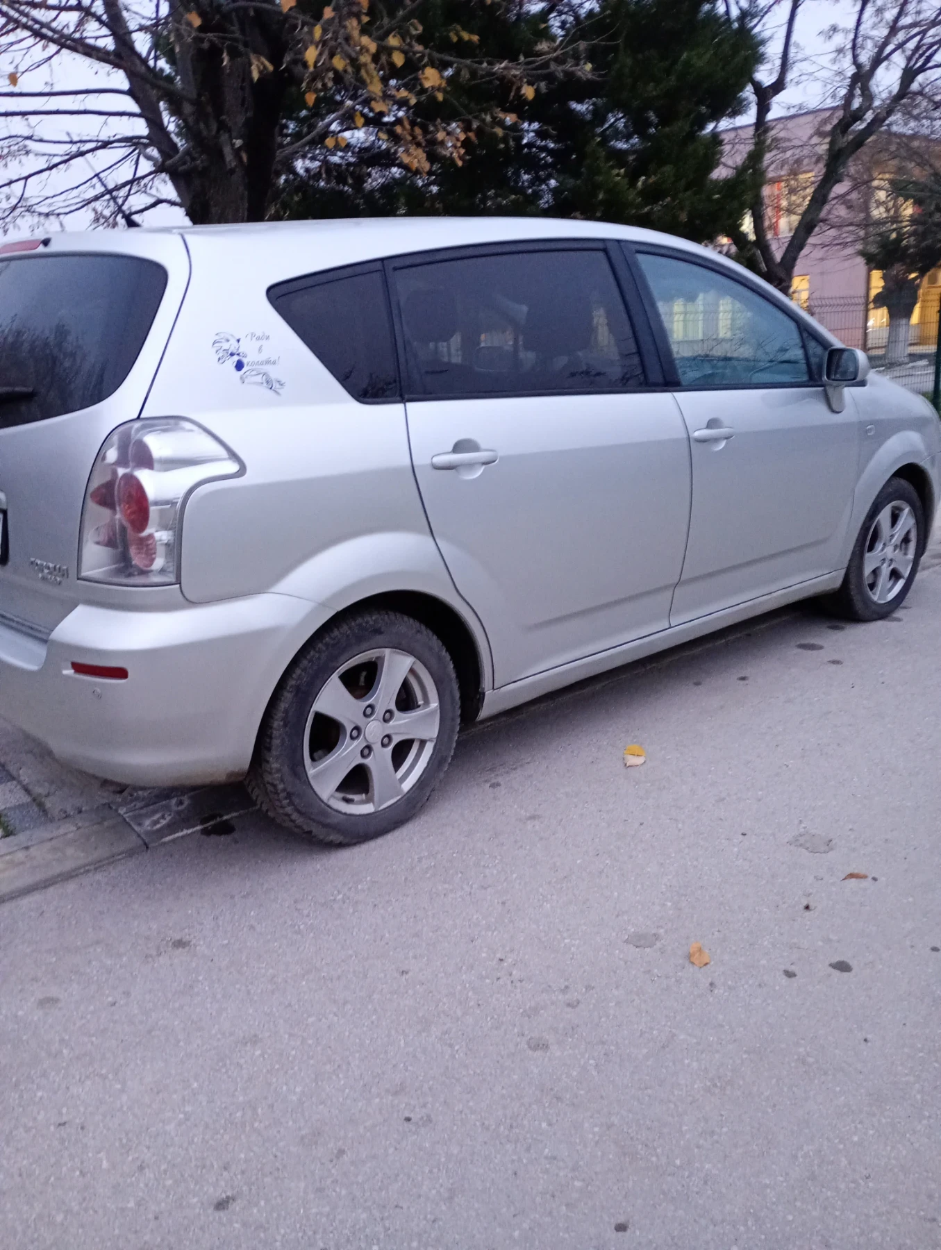 Toyota Corolla verso  - изображение 8