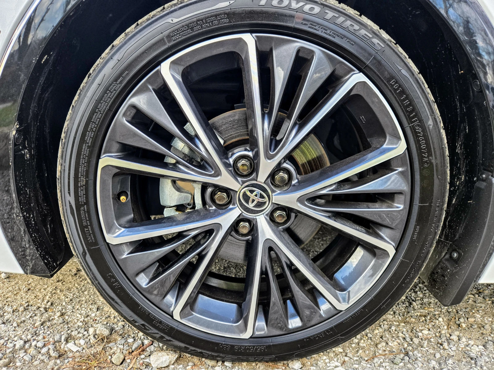 Toyota Prius XLE AWD - изображение 8