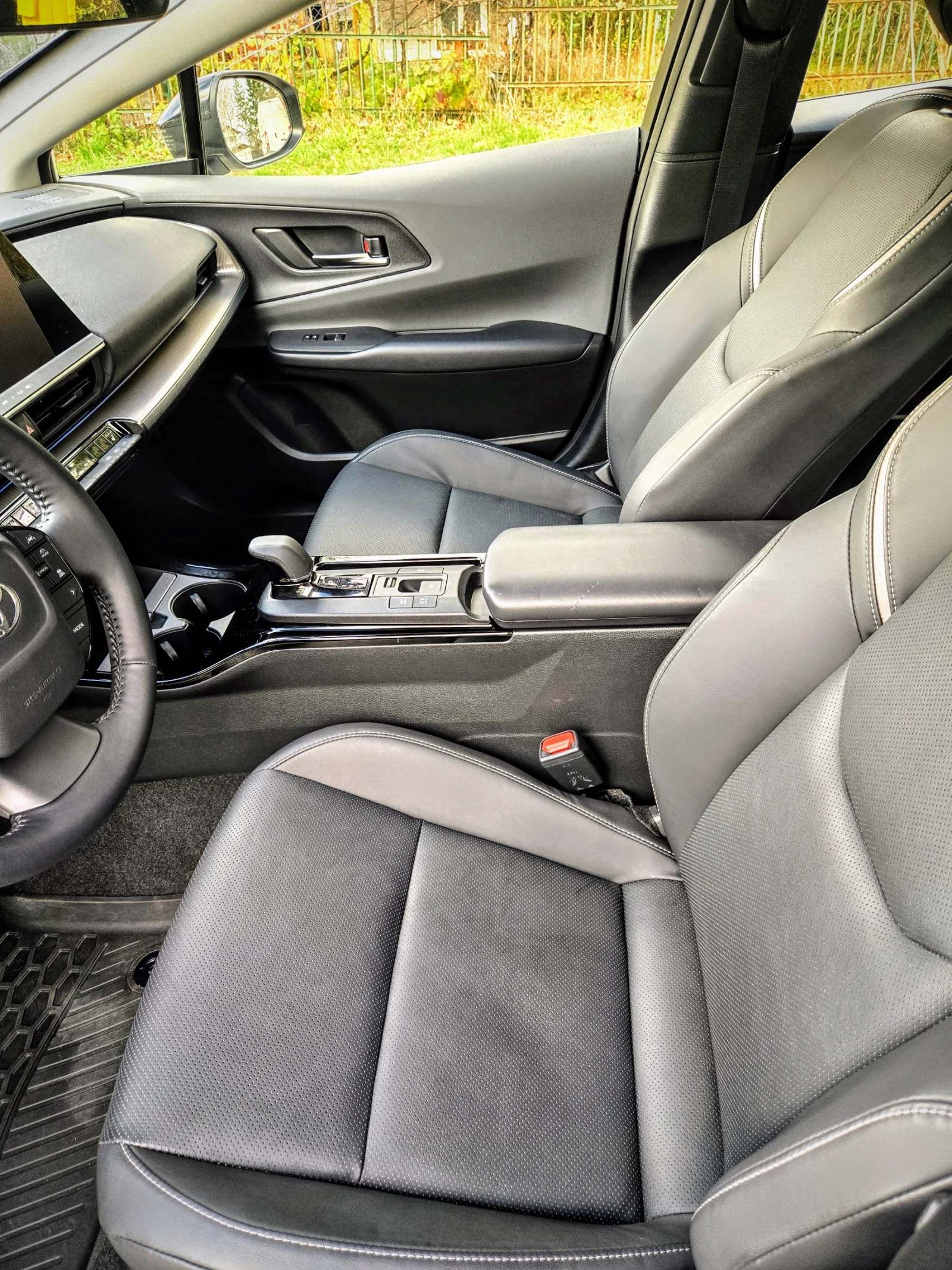 Toyota Prius XLE AWD - изображение 10