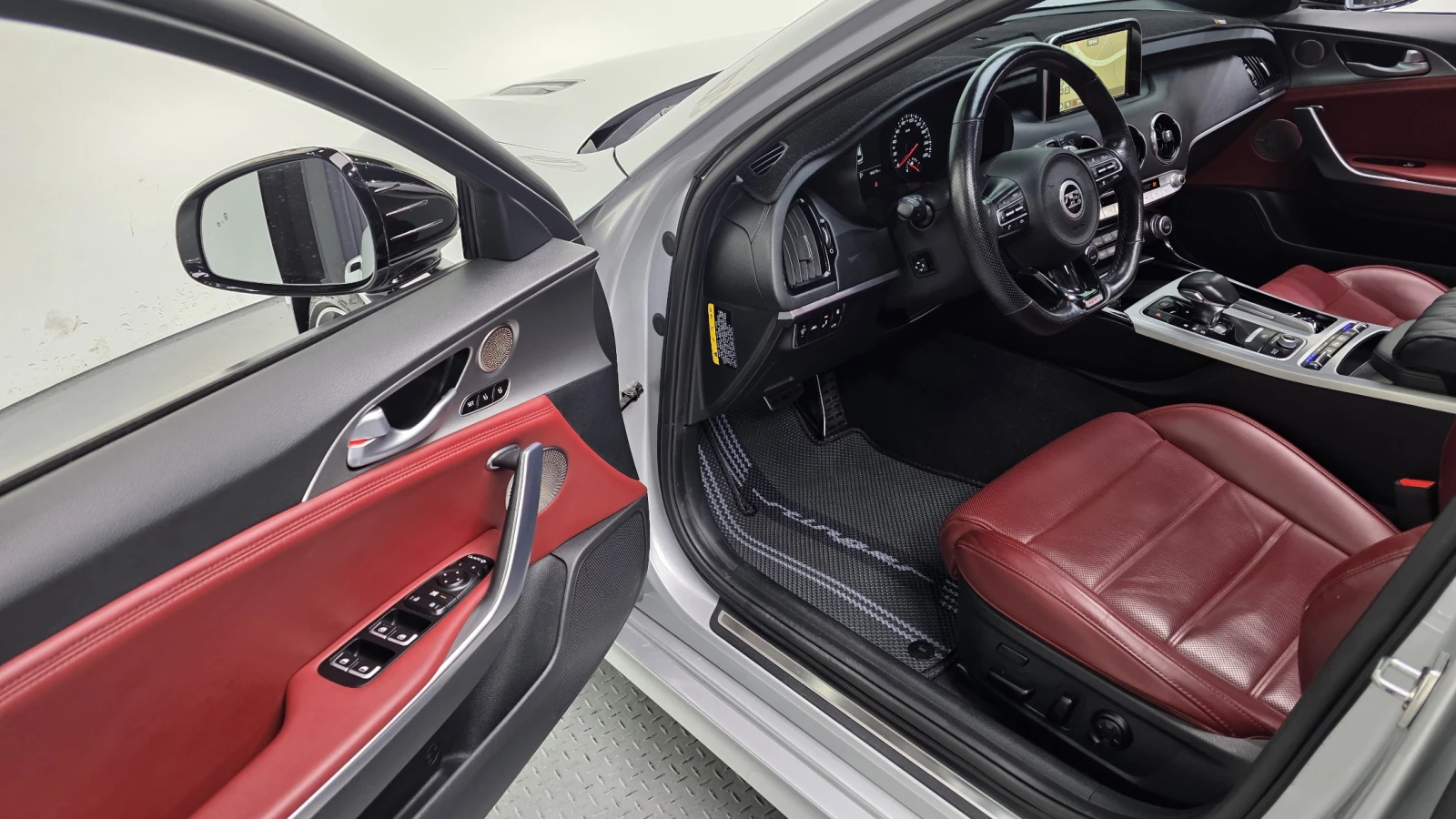 Kia Stinger 3.3T AWD GT autogeorge.com, снимка 13 - Автомобили и джипове - 54410679