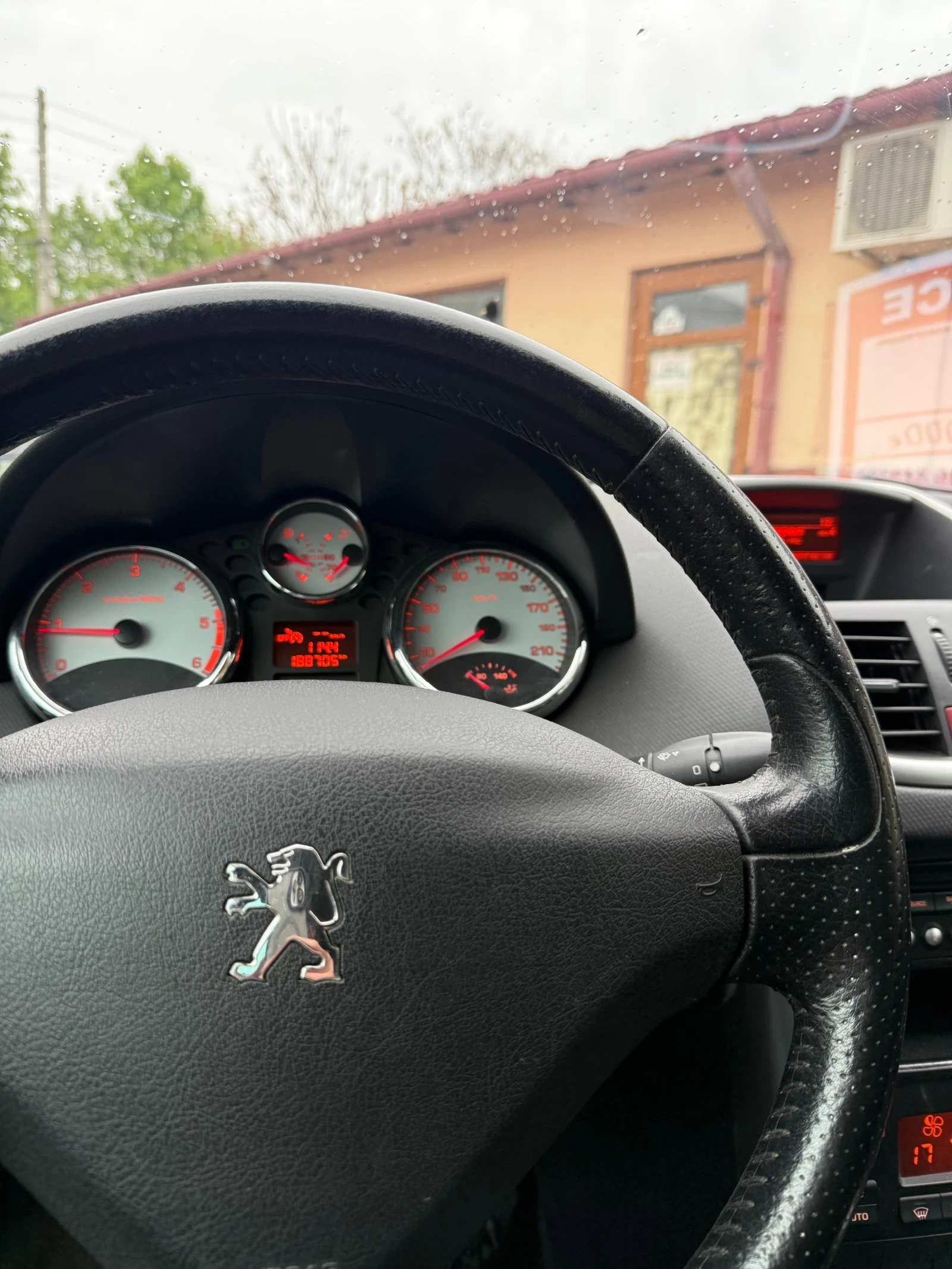 Peugeot 207 1.6 hdi, снимка 9 - Автомобили и джипове - 54609512