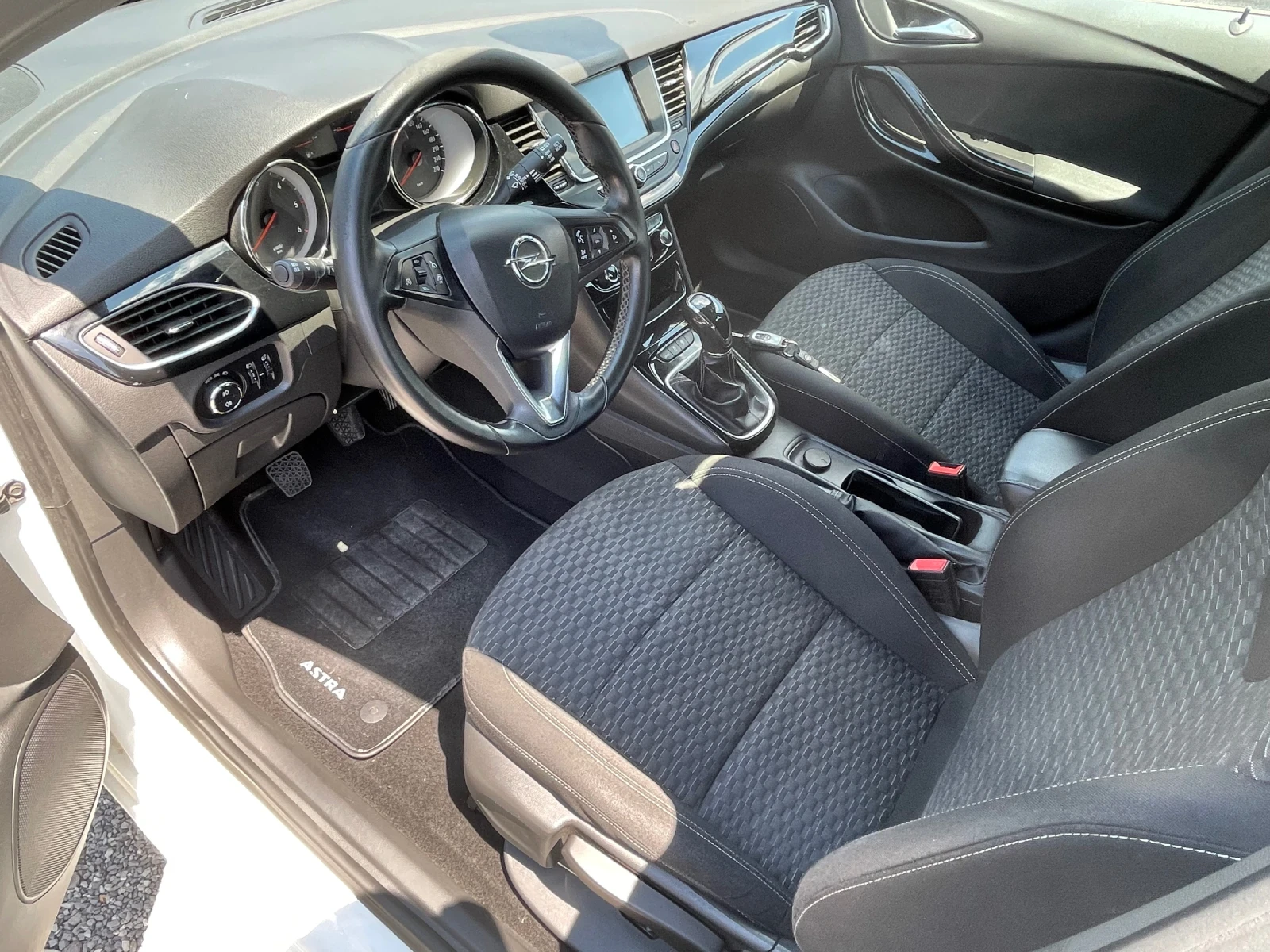 Opel Astra 1.6 CDTI Euro 6, снимка 8 - Автомобили и джипове - 55016518