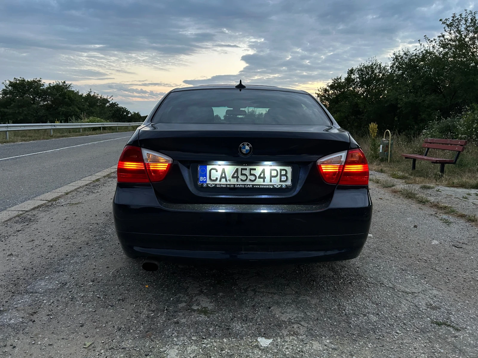 BMW 320 D Нави Кожа Шибедах Черен Таван Подгреви, снимка 5 - Автомобили и джипове - 55199806