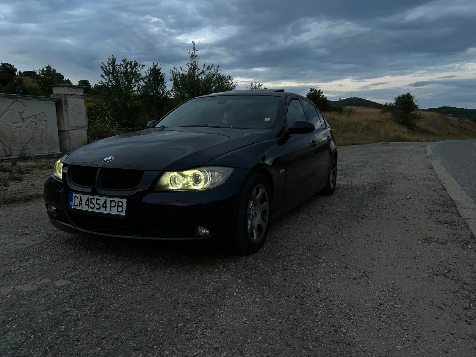 BMW 320 D Нави Кожа Шибедах Черен Таван Подгреви, снимка 9 - Автомобили и джипове - 55199806
