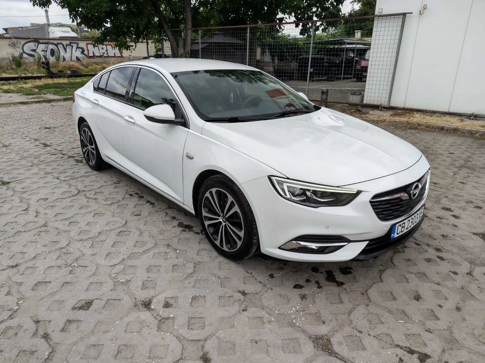 Opel Insignia Еxclusive, снимка 2 - Автомобили и джипове - 55421324
