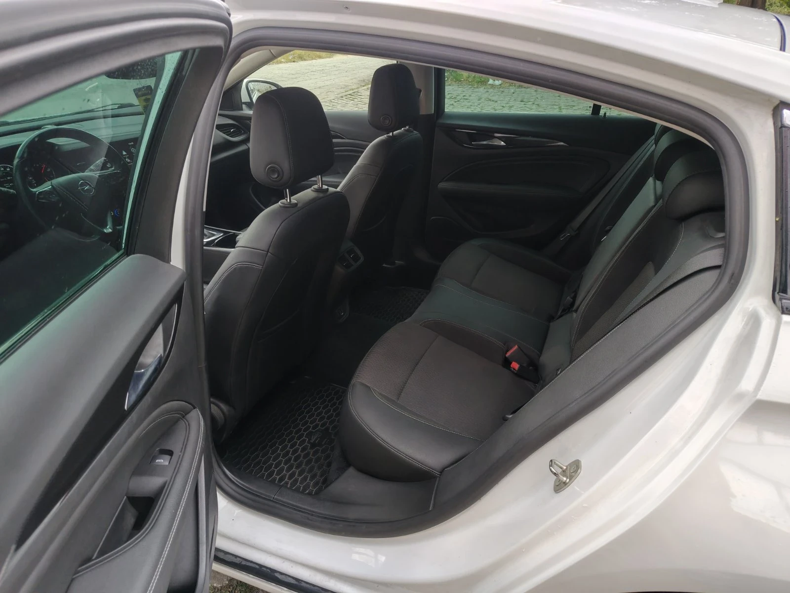 Opel Insignia Еxclusive, снимка 7 - Автомобили и джипове - 55421324