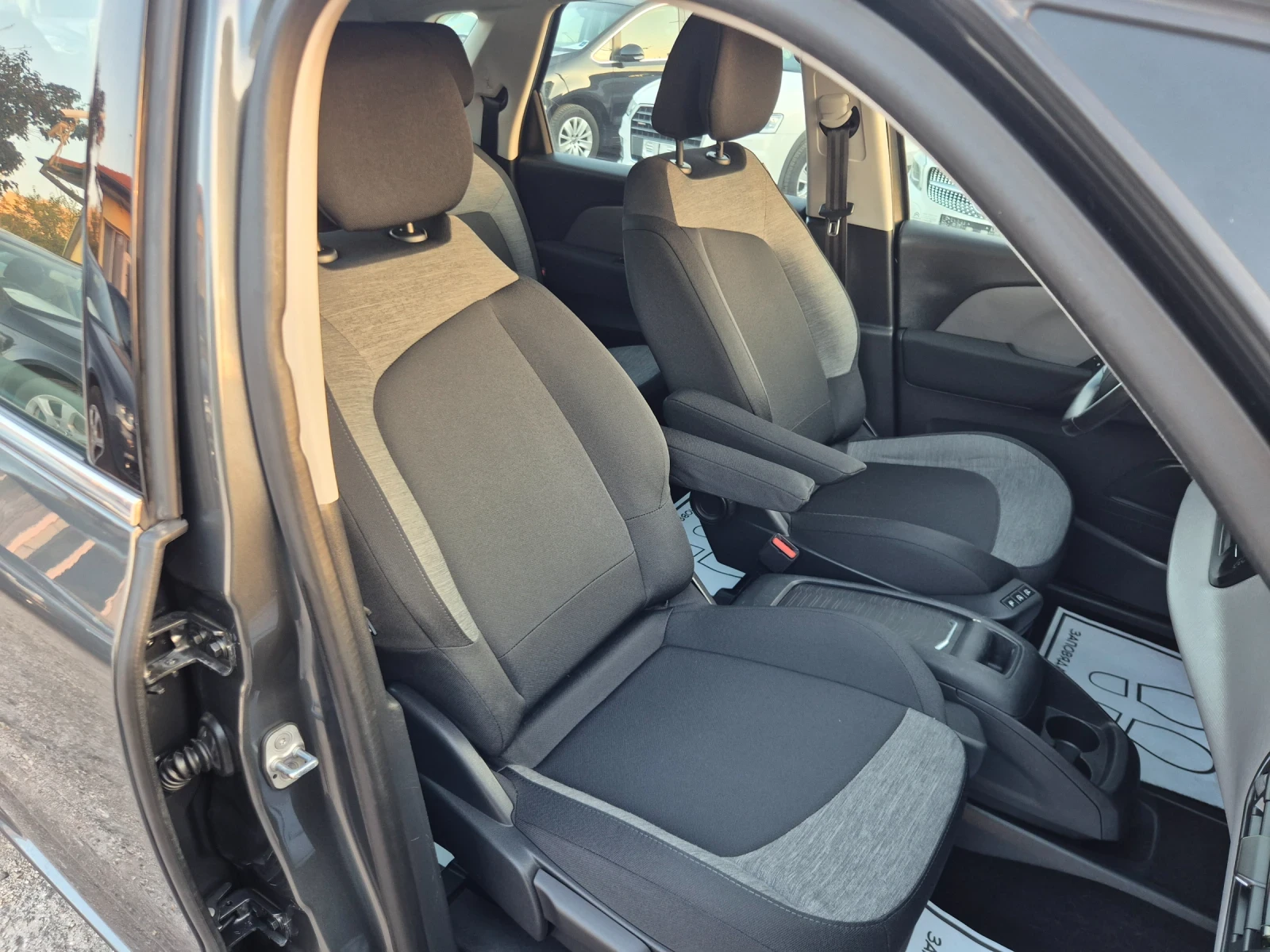 Citroen C4 Picasso 1.6HDI* EAT6* NAVI, снимка 11 - Автомобили и джипове - 55930775