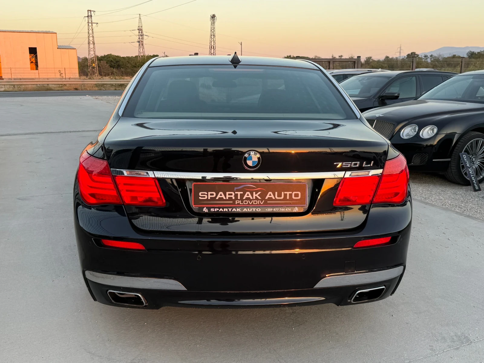BMW 750 i* 2013г* Full Max* 189.000KM* Сервизна История* , снимка 5 - Автомобили и джипове - 56046555