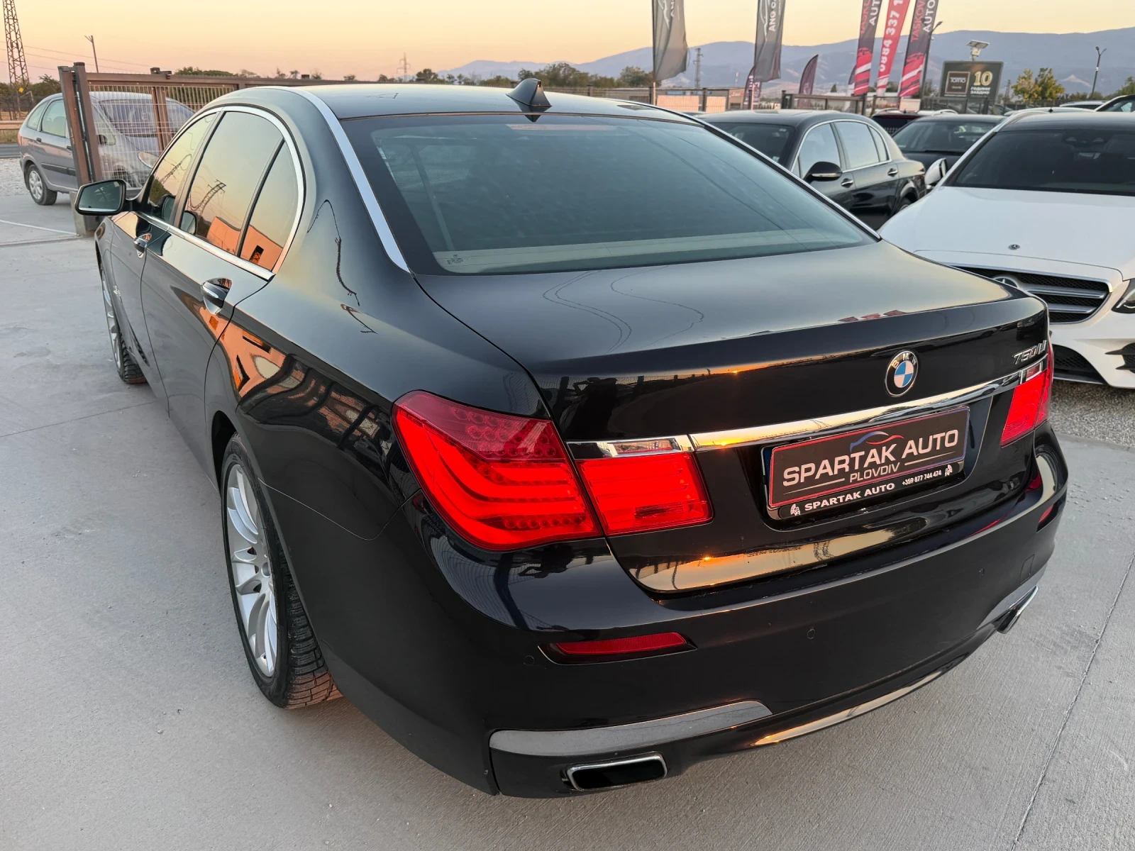 BMW 750 i* 2013г* Full Max* 189.000KM* Сервизна История* , снимка 6 - Автомобили и джипове - 56046555