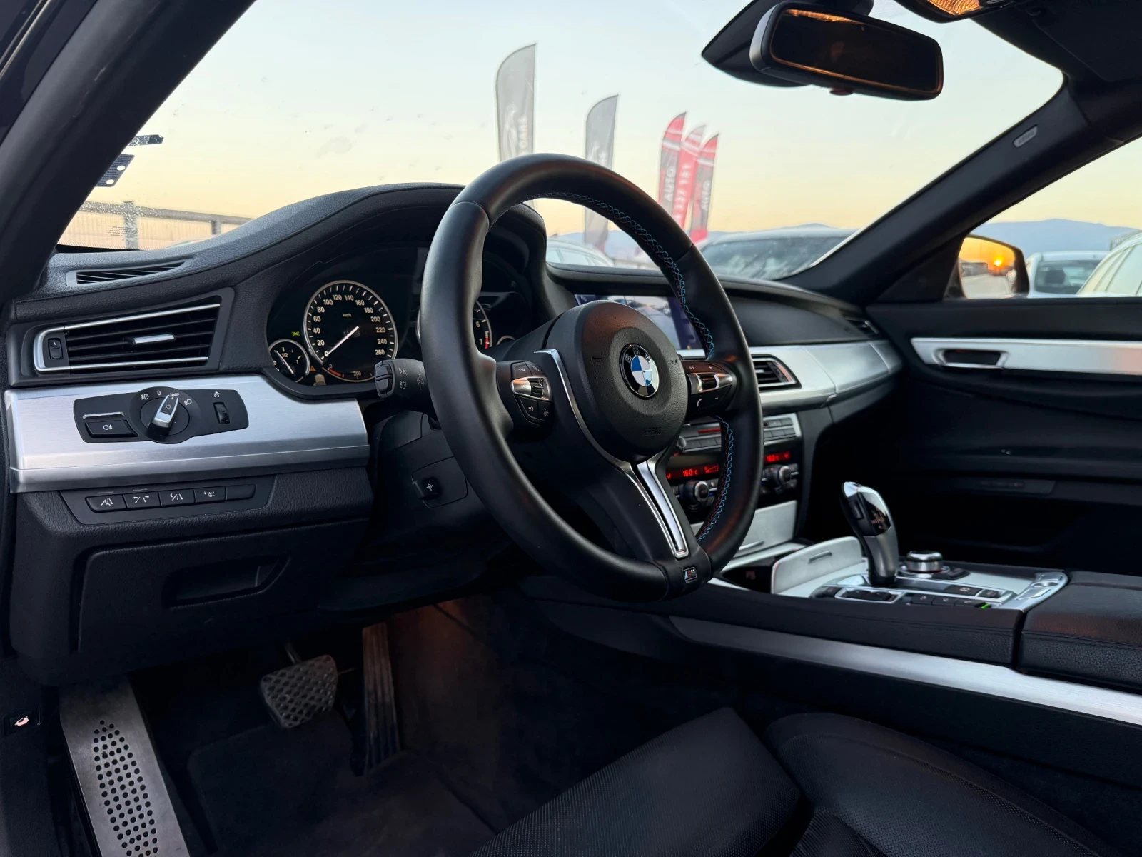 BMW 750 i* 2013г* Full Max* 189.000KM* Сервизна История* , снимка 8 - Автомобили и джипове - 56046555