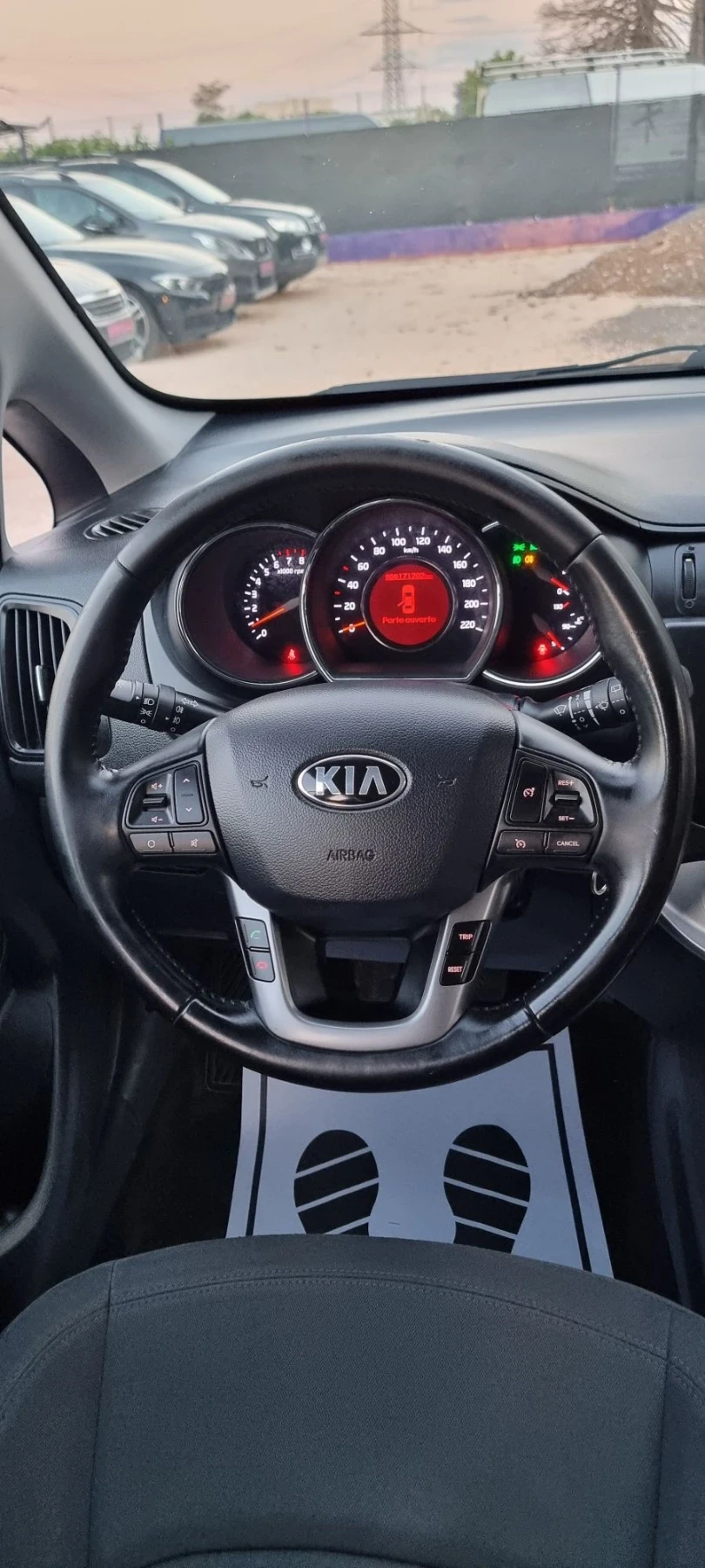 Kia Rio 1.2i Active, снимка 10 - Автомобили и джипове - 56155351