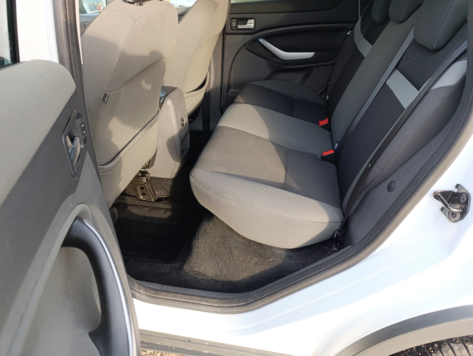 Ford Kuga 2.0 TDCi Trend - изображение 8