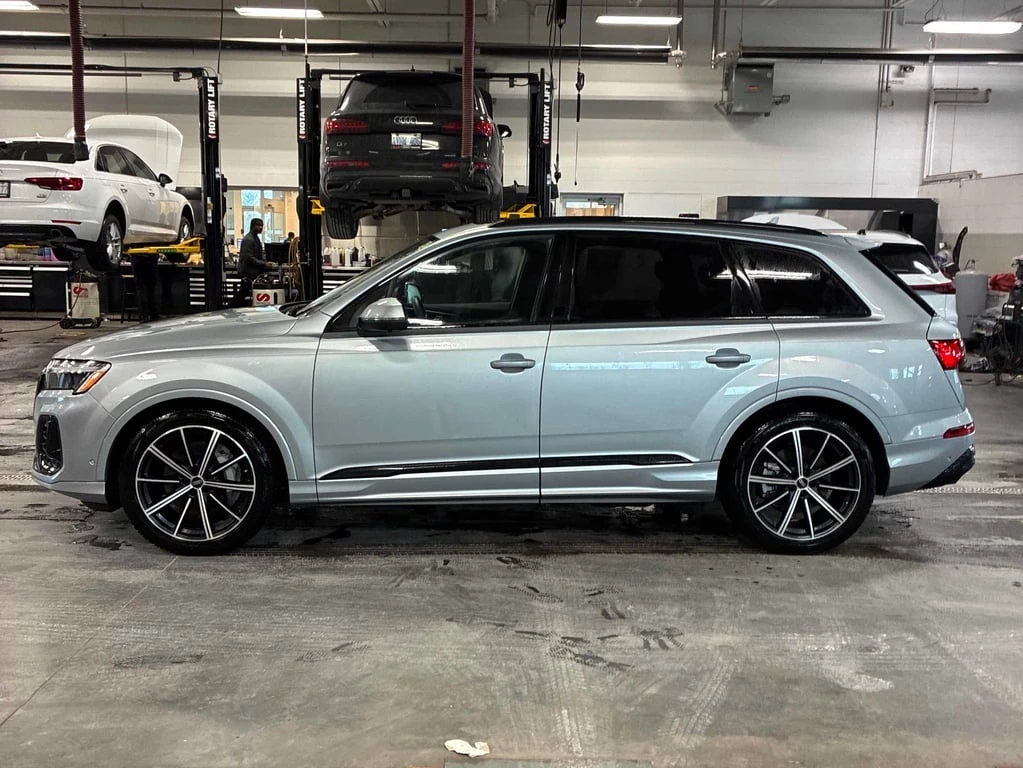 Audi Q7 * Technik * CARFAX * ДИСТРОНИК* 360* ОБДУХВАНЕ - изображение 2