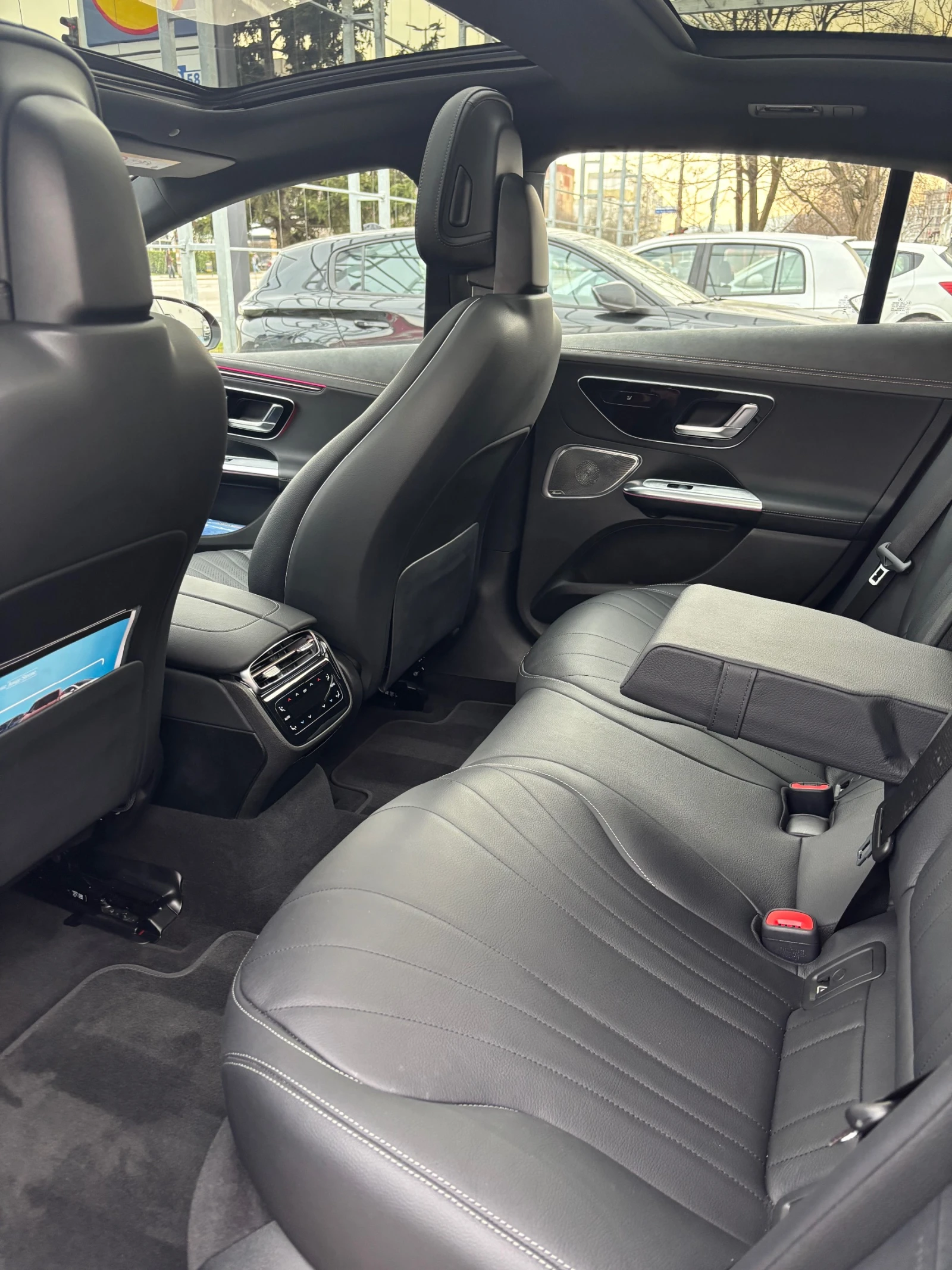 Mercedes-Benz EQE 500 4MATIC ГАРАНЦИОНЕН, снимка 15 - Автомобили и джипове - 53804521