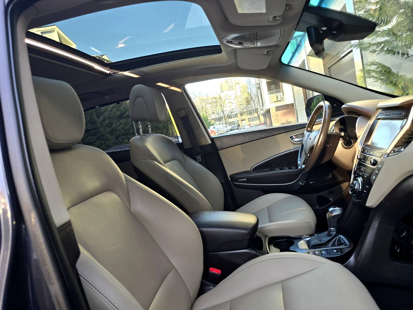 Hyundai Santa fe GRAND-PREMIUM-KEYLESS-GO-ПАНОРАМА-ОБДУХВАНЕ-360, снимка 12 - Автомобили и джипове - 53835059