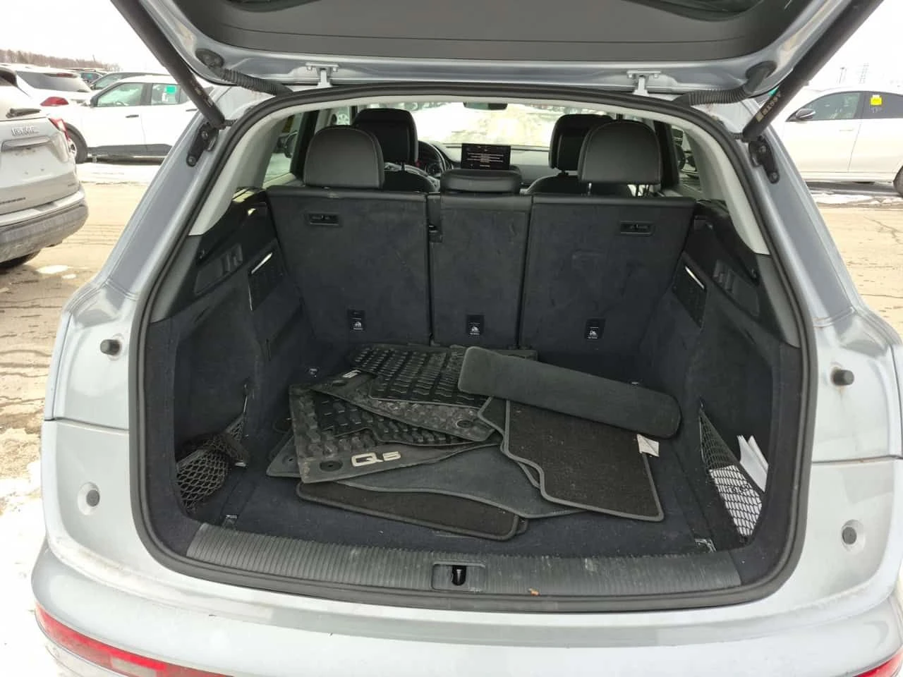 Audi Q5  KOMFORT /DISTRONIC/CAMERA/ПОДГРЕВИ , снимка 13 - Автомобили и джипове - 54000826