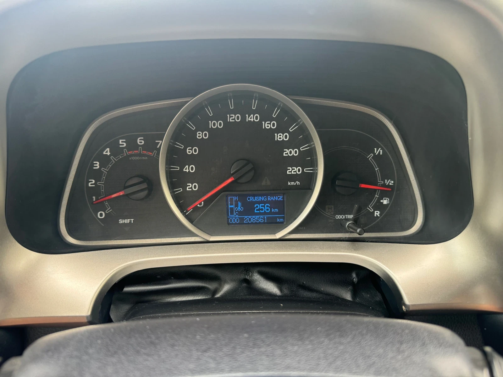 Toyota Rav4 2.2D4D-Обслужен, снимка 10 - Автомобили и джипове - 55161172