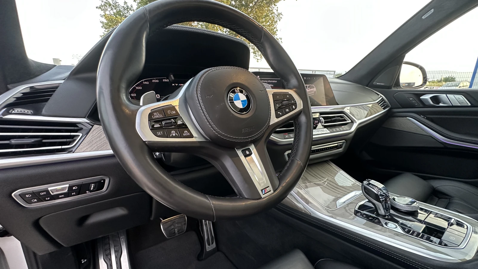 BMW X7 M50d xDrive M PACK| 7 SEATS| TV| HARMON KARDON| FU, снимка 13 - Автомобили и джипове - 55186508