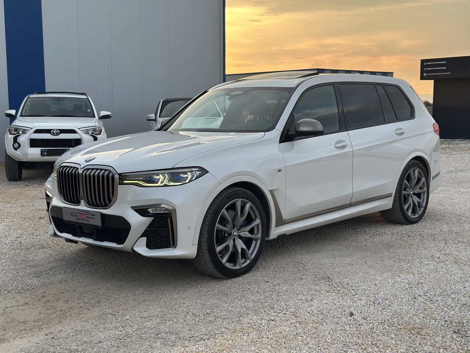 BMW X7 M50d xDrive M PACK| 7 SEATS| TV| HARMON KARDON| FU, снимка 2 - Автомобили и джипове - 55186508