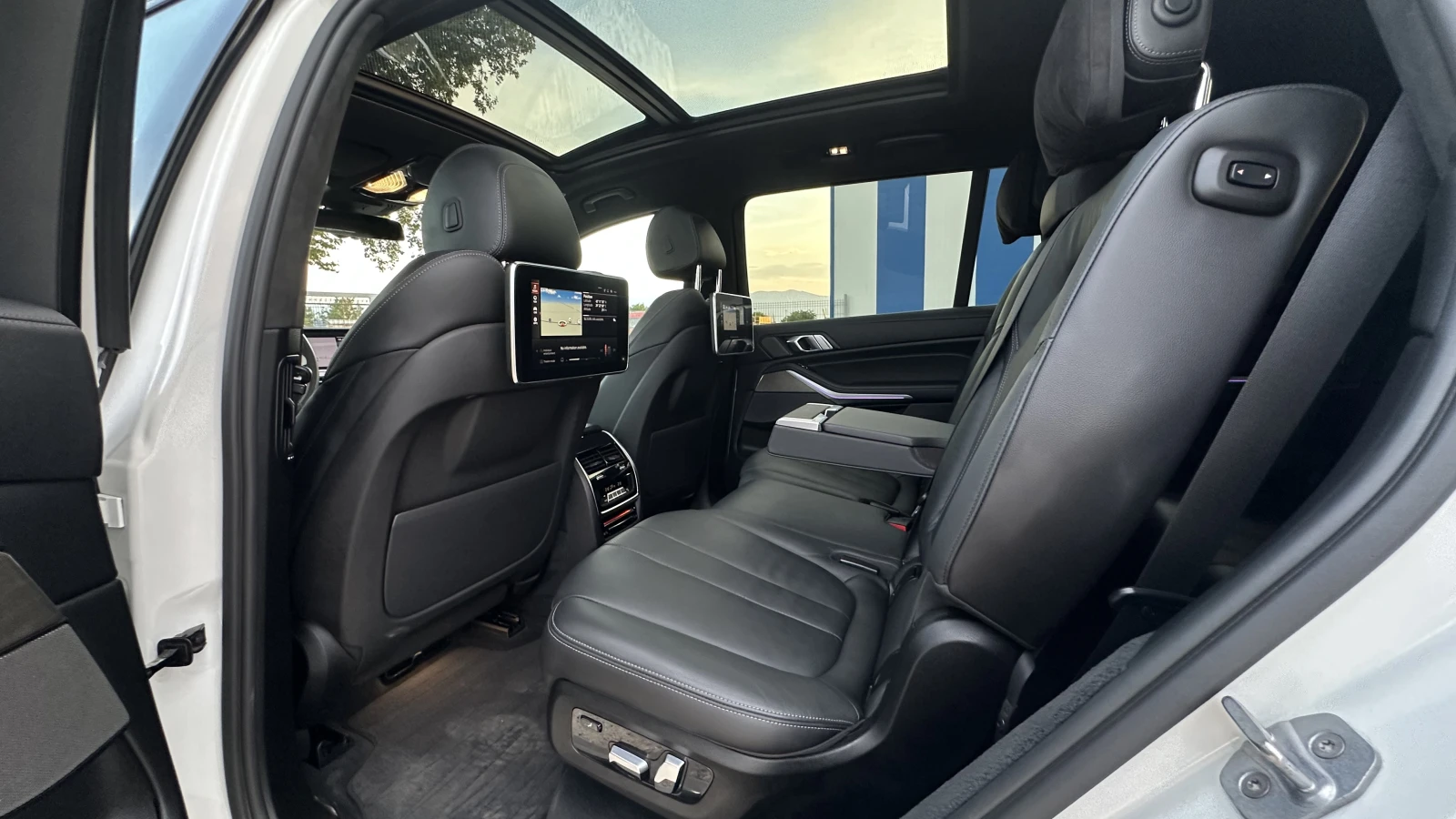 BMW X7 M50d xDrive M PACK| 7 SEATS| TV| HARMON KARDON| FU, снимка 11 - Автомобили и джипове - 55186508