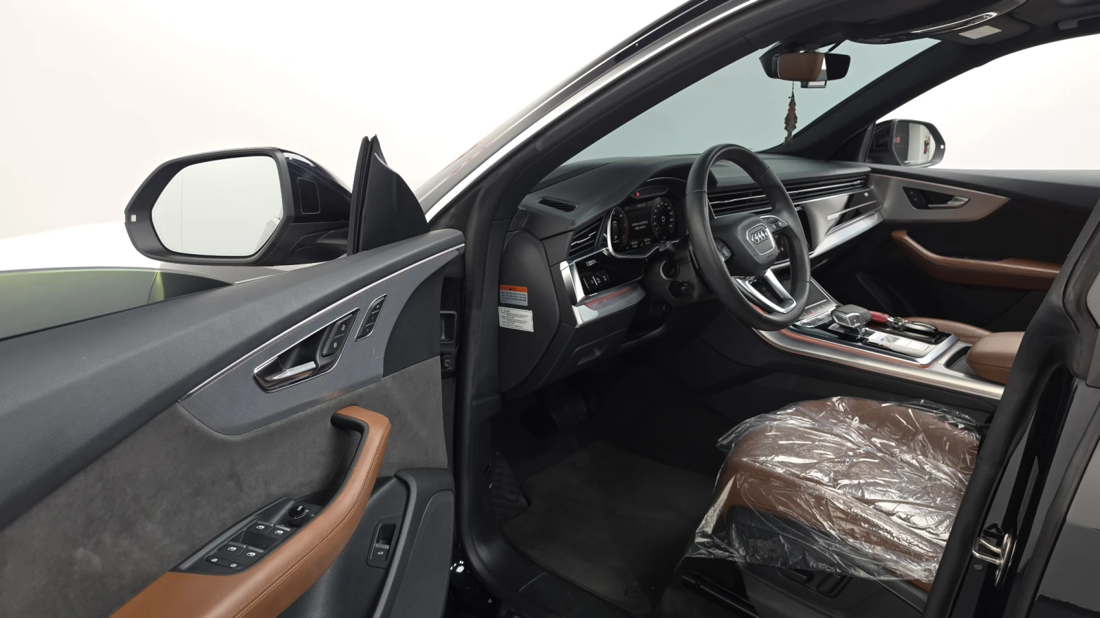 Audi Q8 45 TDI quattro* ЕЛ. БАГАЖНИК* HUD* КРАЙНА ЦЕНА, снимка 10 - Автомобили и джипове - 55496040