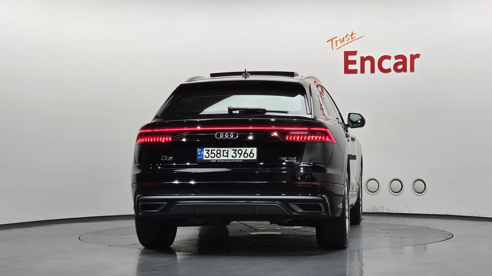 Audi Q8 45 TDI quattro* ЕЛ. БАГАЖНИК* HUD* КРАЙНА ЦЕНА, снимка 4 - Автомобили и джипове - 55496040