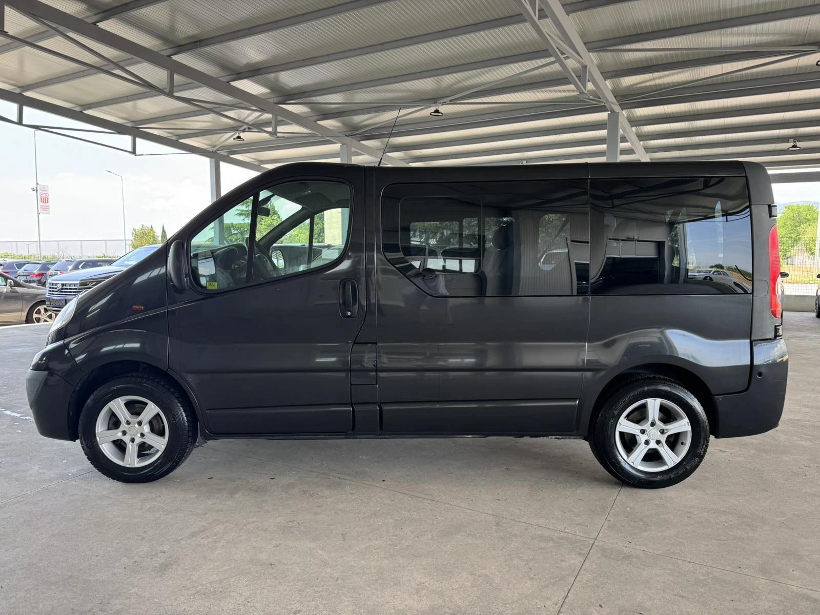 Opel Vivaro 2.0CDTI* 115ps* 9места* 6ск* КЛИМАТИК* ПАРКТРОНИК, снимка 2 - Бусове и автобуси - 55443514