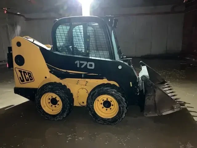 Мини челни товарачи JCB 170, снимка 4 - Индустриална техника - 48284340