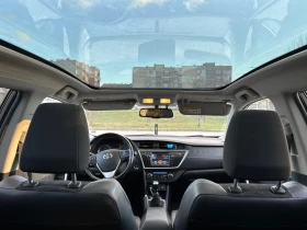Toyota Auris 1.4 D4D KEYLESS GO / PANORAMA / 6 скорости, снимка 12