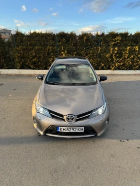 Toyota Auris 1.4 D4D KEYLESS GO / PANORAMA / 6 скорости - изображение 1